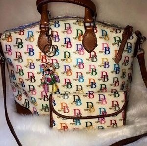 Dooney & Bourke Bag/Wallet/Wristlet